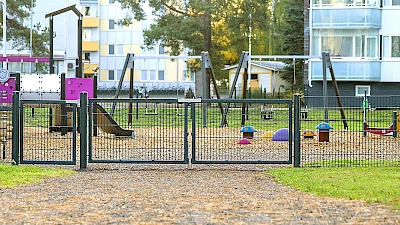 Leaf swinging gates and access gates