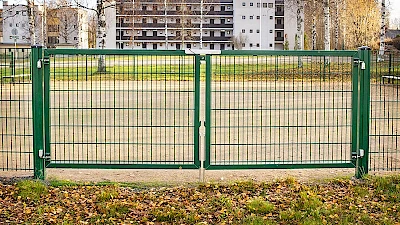Leaf swinging gates and access gates