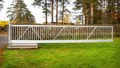 Side sliding gate with aluminium palings filling in open position