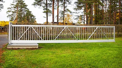 Side sliding gate with aluminium palings filling in open position