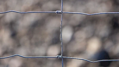 Hinged joint fence