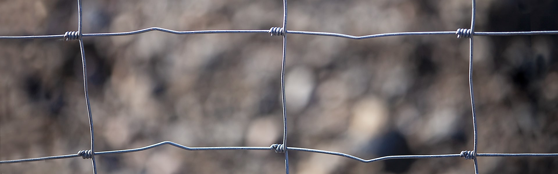 Hinged joint fence